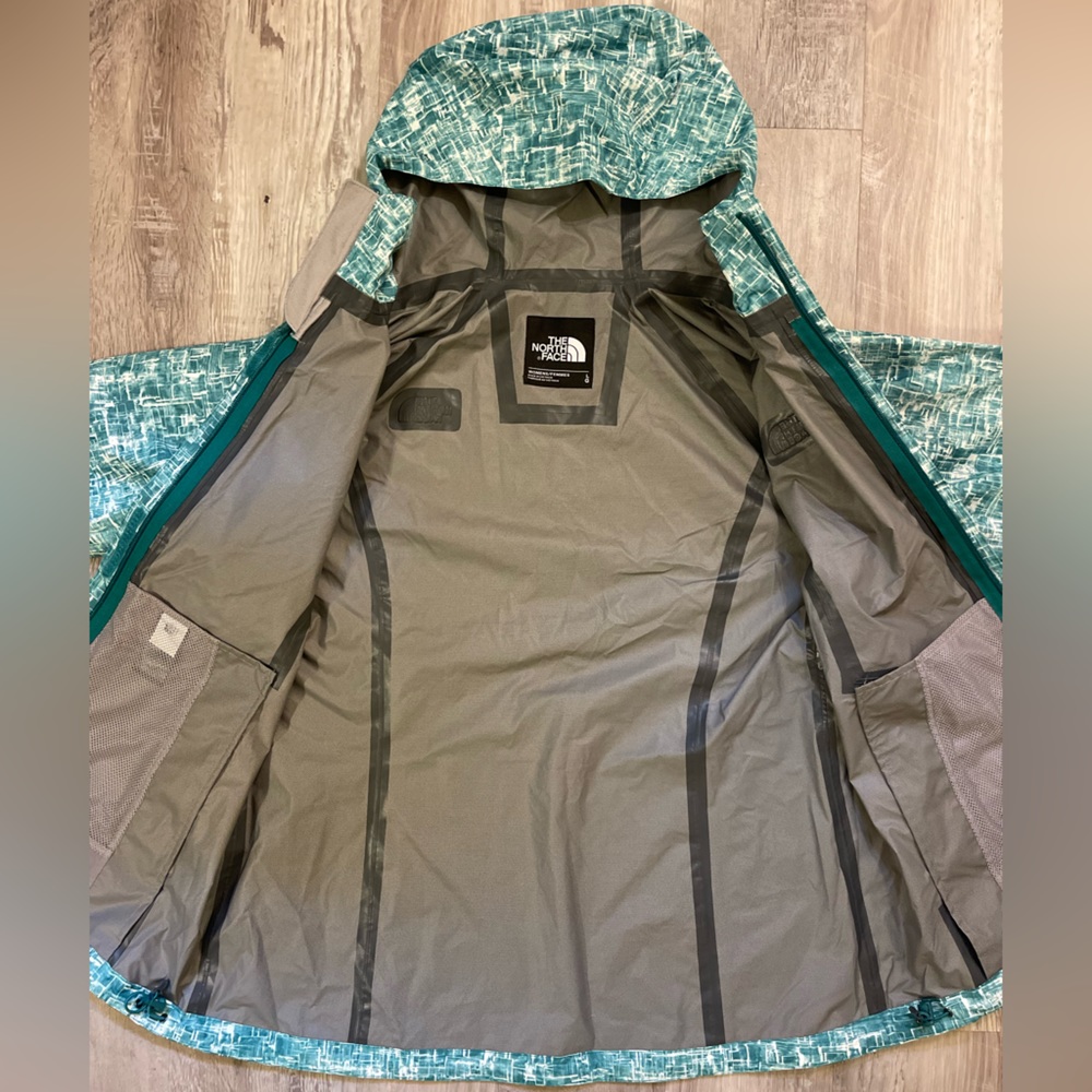North Face Windbreaker Rainjacket with Hood